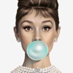 Vespi Instagram - 🎥HÉROÏNE DU PASSÉ 🎥 —- 📸 @thefrenchbeautyboy 💇‍♀️ @sheinaratanjabi 🪡 @_rivolie_ —— Quand j’ai eu le thème de ce défilé, j’ai immédiatement su qui l’allais incarné. Quand j’étais petit, j’avais ce tableau cheap d’Audrey Hepburn dans ma chambre. Je pense que ce look était juste un prétexte pour recréer cette photo ahah. Le drag est pour moi le moyen de rendre hommage aux femmes qui m’on toujours inspiré, et la première d’entres elles n’est autre que Audrey Hepburn. J’ai été fascinée par son élégance, sa simplicité et sa pudeur. Et elle a été une de mes premières inspirations lorsque j’ai commencé le drag et que je cherchais mon esthétique. C’est donc tout naturellement que j’ai eu l’idée de réinterpréter son look iconique d’entrée dans le film Breakfast at Tiffany’s. Entre en scène la deuxième héroïne du passé a qui j’ai voulus rendre hommage dans cette tenue qui est l’incroyable Sofia Loren, icône de la sensualité, de la femme forte et libre que j’idolâtre 🤍 D’ailleurs si vous remonter un peu plus loin sur mon feed vous verrez un shooting inspiré d’elle ✨ Merci encore à Sheinara pour cette perruque incroyable qui défie les lois de la gravité 😮‍💨 Et Rivolie pour cette sublime robe corset qui me donne cette silhouette digne d’un dessin de mode 🤌🏻 ——— #dragrace #dragracefrance #rupaulsdragrace #teamvespi #teamvespiche #vespi #drag #dragqueen #rpdr Paris, France