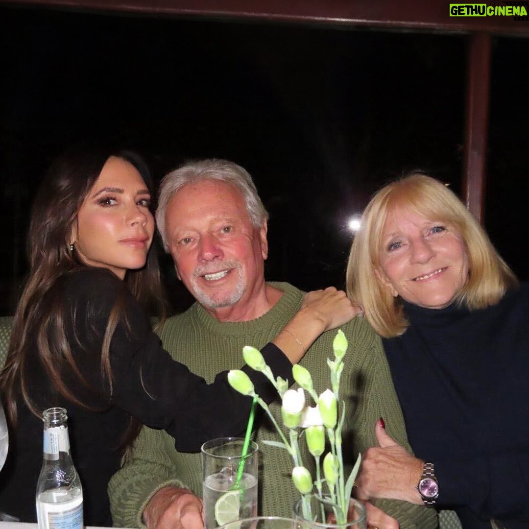 Victoria Beckham Instagram - Fun night celebrating @LouisesAdams!!! Happy birthday… We love you so much!!!! Kisses @Jackie.Adams_ @DavidBeckham @ChristianAdams_79 @LibbyyAdams @TallulahIsted @Quincy_bibi 🎉🎂🥳 xxx