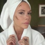 Victoria Beckham Instagram - CONTOUR STYLUS IS BACK IN STOCK! PAINTING BY NUMBERS! I wanted a contour product that felt like a pen, so I could simply draw and blend, it is so easy to use. This is my morning routine, I use the @VictoriaBeckhamBeauty CONTOUR STYLUS in Sandstone to contour around my nose, cheekbones, forehead, around my eyes and finally to sharpen up that jawline! Happy weekend! xx Shop Contour Stylus at VictoriaBeckhamBeauty.com and at 36 Dover Street.