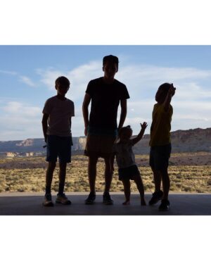 Victoria Beckham Instagram - SAN YSIDRO DRIVE. A BURST OF ENERGY.

This @VictoriaBeckhamBeauty #VBFragrance smells like LA to me – the bottle is bright, the energy is bright, it’s a happy scent. I smell this and I feel at peace, remembering special times as a family, we would spend weekends surfing, we were always outdoors! These photographs are from a special birthday I celebrated whilst we lived in 🇺🇸 – we headed to the Grand Canyon for a day of hiking with David and the kids! Kisses @DavidBeckham @BrooklynPeltzBeckham @RomeoBeckham @CruzBeckham #HarperSeven xx

Discover San Ysidro Drive at VictoriaBeckhamBeauty.com and at 36 Dover Street.