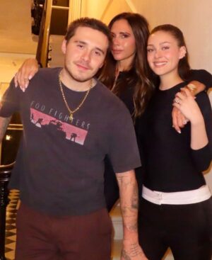 Victoria Beckham Instagram - Night in with the kids!!! We miss u @DavidBeckham… @CruzBeckham @BrooklynPeltzBeckham @RomeoBeckham #HarperSeven @NicolaannePeltzBeckham @MimiMoocher xx