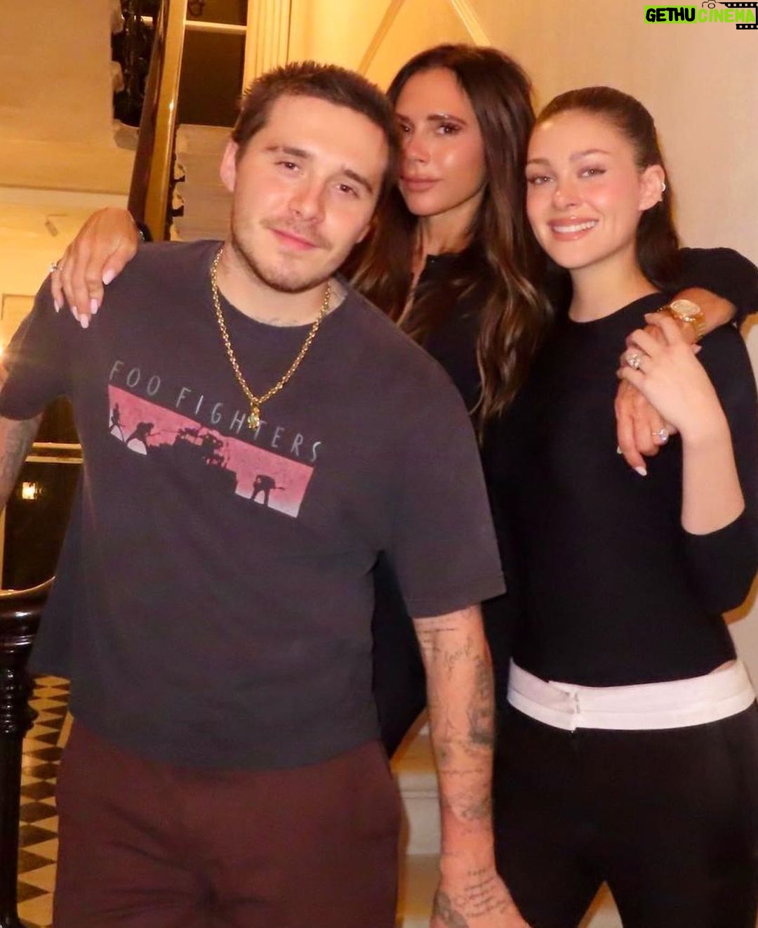Victoria Beckham - 605.9K Likes - Night in with the kids!!! We miss u @DavidBeckham… @CruzBeckham @BrooklynPeltzBeckham @RomeoBeckham #HarperSeven @NicolaannePeltzBeckham @MimiMoocher xx