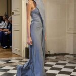 Victoria Beckham Instagram - VICTORIA BECKHAM SPRING SUMMER 2024 LOOK 4 PARIS Styling: @Jane_How Casting: @Piergiorgio @DMCasting Hair: @AnthonyTurnerHair Hair tools and Products: @WellaHair @GHDHair Make-Up: @FaraHomidi Makeup Looks: @VictoriaBeckhamBeauty Nails: @AlexandraJanowski Music: @MichelGaubert @Chamberlainsteps Production: @BureauBetak Video and Live Stream: Bureau Future #VBSS24