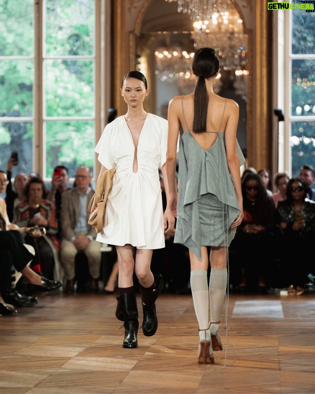 Victoria Beckham Instagram - VICTORIA BECKHAM SPRING SUMMER 2024 Grey melange tailoring and jersey dresses fuse the collection’s focus on dance, imbuing garments with the creases created by movement. Discover every look from the show at VictoriaBeckham.com. Photographed by @ZoeJbrt. #VBSS24