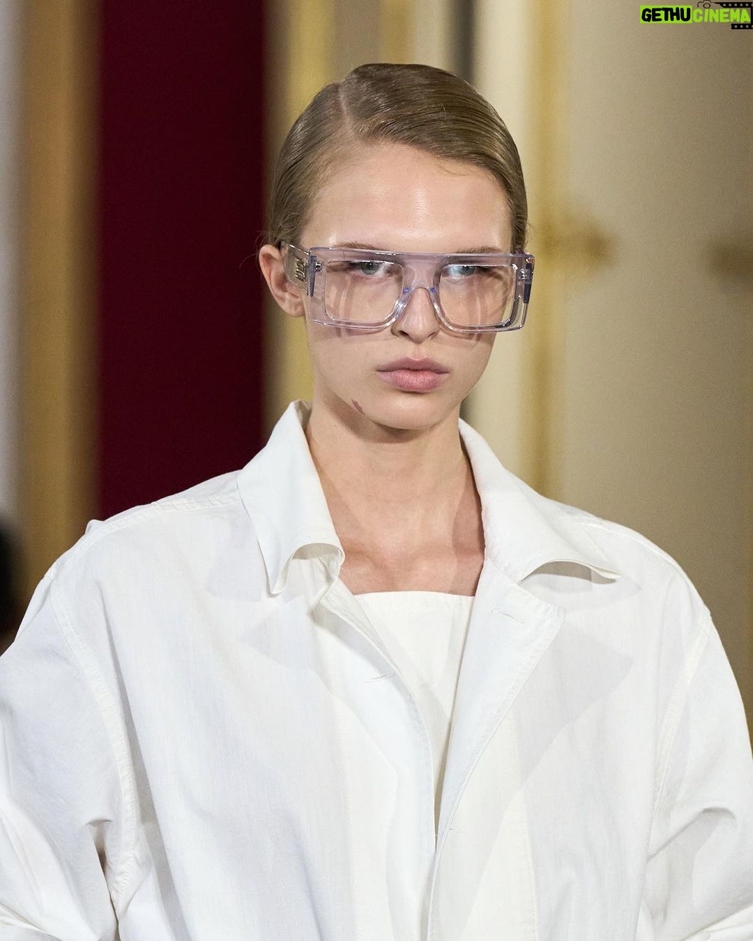 Victoria Beckham Instagram - VICTORIA BECKHAM SPRING SUMMER 2024 #VBSS24 DETAILS @KendallJenner @JeanneCadieu @Linazhanglina @Karoodoo Styling: @Jane_How Casting: @Piergiorgio @DMCasting Hair: @AnthonyTurnerHair Hair tools and Products: @WellaHair @GHDHair Make-Up: @FaraHomidi Makeup Looks: @VictoriaBeckhamBeauty Nails: @AlexandraJanowski Music: @MichelGaubert @Chamberlainsteps Production: @BureauBetak Video and Live Stream: @BureauFuture #VBSS24