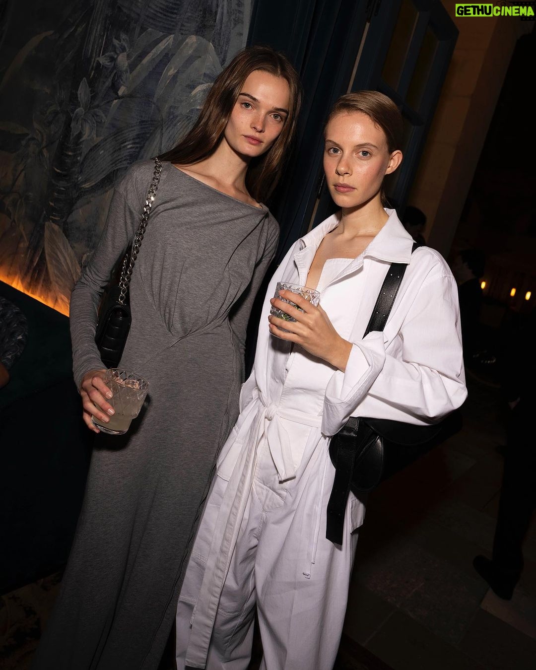 Victoria Beckham Instagram - So much fun with my #VBMuses and @VictoriaBeckhamBeauty at @CafeLaPerouse_Paris celebrating #VBSS24 and #VBFragrance! Kisses xx