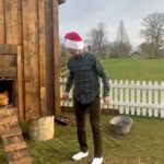 Victoria Beckham Instagram - What do you get @davidbeckham for Christmas?? 🔉on 🐔