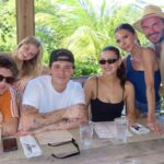 Victoria Beckham Instagram - Happy Christmas!! Lots of love from the Beckham’s and the Peltz Beckhams!!! Kisses @davidbeckham @brooklynpeltzbeckham @romeobeckham @cruzbeckham @nicolaannepeltzbeckham #harperseven xxxx