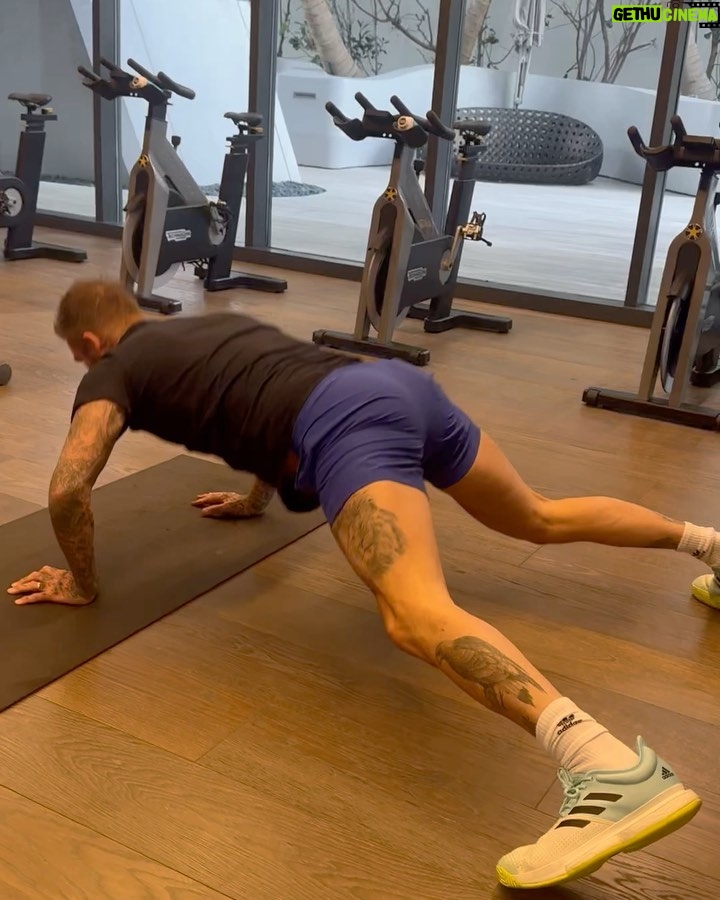 Victoria Beckham - 697.6K Likes - Morning work out with this Love Machine 🔊😂 @davidbeckham