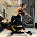 Victoria Beckham Instagram - MY SKIN HEALTH ROUTINE! Whilst my @VictoriaBeckhamBeauty Priming Moisturiser in Golden helps with that instant golden glow, I can see the difference in my skin texture and radiance from taking care of myself, with regular exercise and other wellness tricks I’ve picked up along the way from experts and friends. I try and workout 5 times a week with @MrBobbyRich, more tips on my instagram stories.
