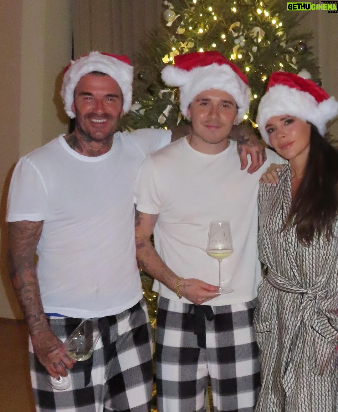 Victoria Beckham - 1.9 Million Likes - Santa came early in Miami!!! 🎄x I love u all so much xxxx @davidbeckham @brooklynpeltzbeckham @cruzbeckham @nicolaannepeltzbeckham #harperseven we miss u @romeobeckham xx