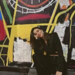 Victoria Justice Instagram - @aliceandolivia x BASQUIAT 🎨 Always so much fun stepping into your creative & colorful world @staceybendet . LOVE the new collection 🖤 New York, New York