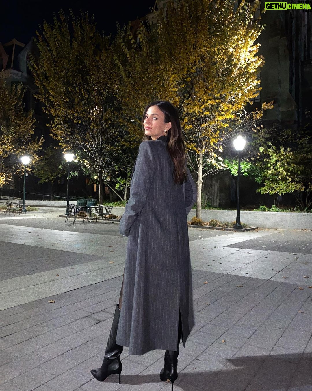 Victoria Justice Instagram - Dress code was smart casual. How’d I do?! 🧐 Thanks 4 the mems @uofpenn. Had the best time talking to all of you 🖤 UPENN