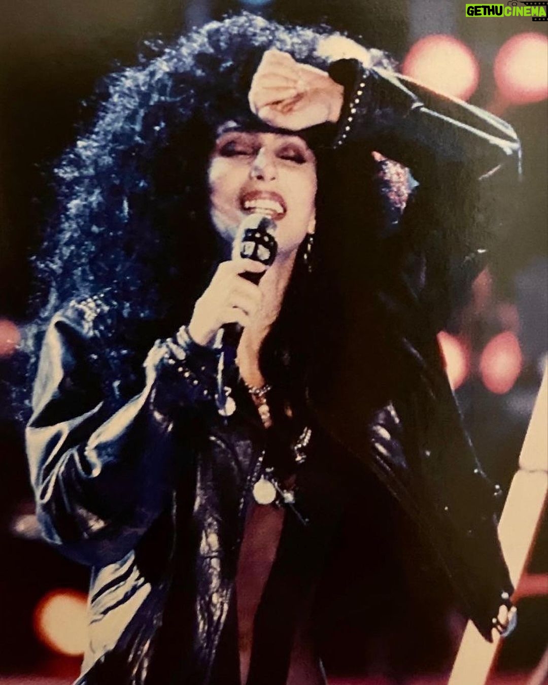 Victoria Justice - 534.7K Likes - CHER-ing is caring 🖤
Happy Halloweeeeeeen everybody!