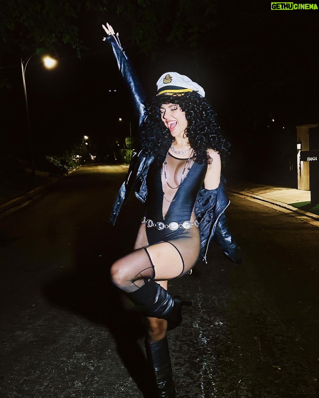 Victoria Justice - 534.7K Likes - CHER-ing is caring 🖤
Happy Halloweeeeeeen everybody!