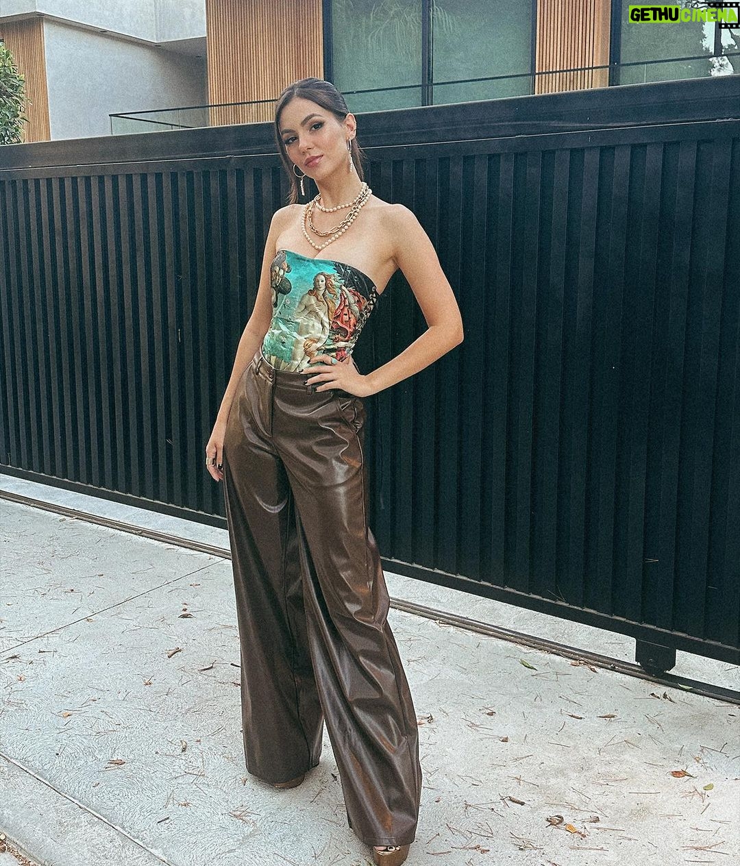 Victoria Justice Instagram - What the last slide says🙏🏼🖤 Amazing night as per usual w/ @rachelzoe & @curateur . Always such a pleasure to be surrounded by so many smart, kind, strong women. 1 Hotel West Hollywood