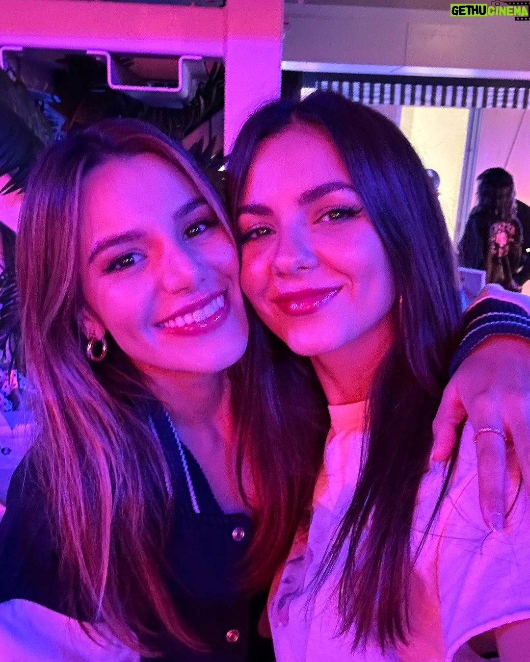 Victoria Justice Instagram - Ed 🖤 Wow. What a talent. Had so much fun with the sis @themadgrace . Keep swiping to see me get dowwwwwn 🤪