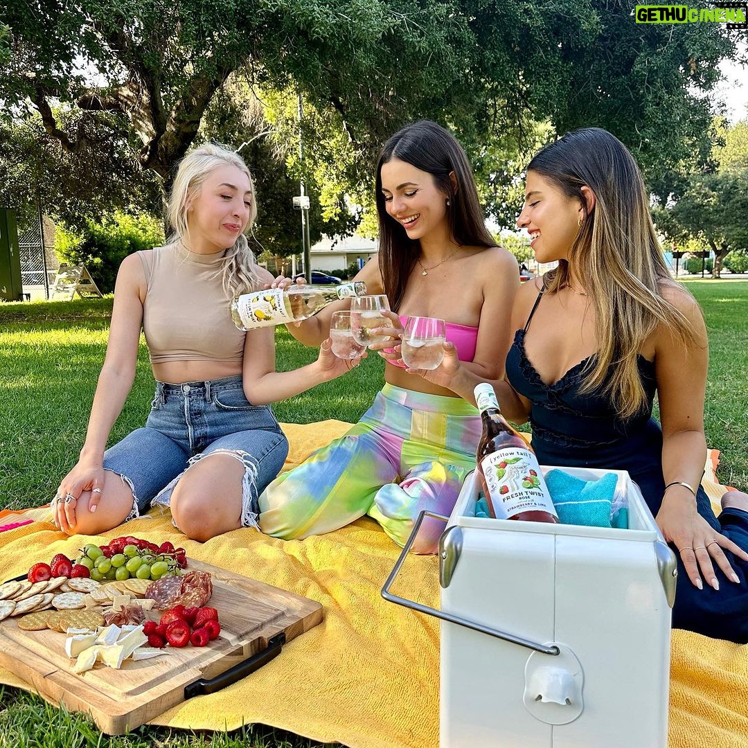 Victoria Justice Instagram - Girl time, with a twist 🥂 #YellowTailPartner #21+ I can’t get enough of the new Fresh Twist line from @yellowtailwineusa and had to share it with my girls! 💛 Peach & Mango may be my favorite flavor of the season, but honestly, they’re all so good! With only 90 calories per serving, natural fruit flavors, and a light fizz – what's not to love? Which is your favorite? 🍑 Peach & Mango 🍓Strawberry & Lime 🍍 Tropical Pineapple Visit @yellowtailwineusa and click the link in their bio to learn more and find where to buy. All Varietals Per 5 fl oz: 90 calories, 9g carbs, 0g protein, 0g fat.