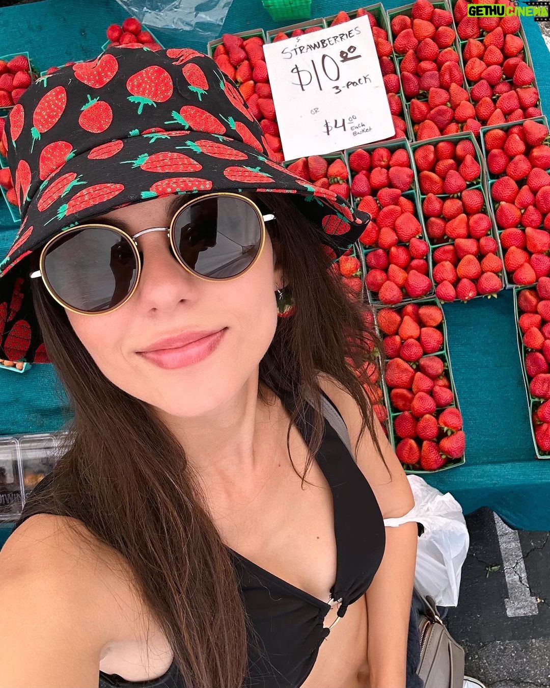 Victoria Justice Instagram - Summer Sundays 🍓🙃🍓