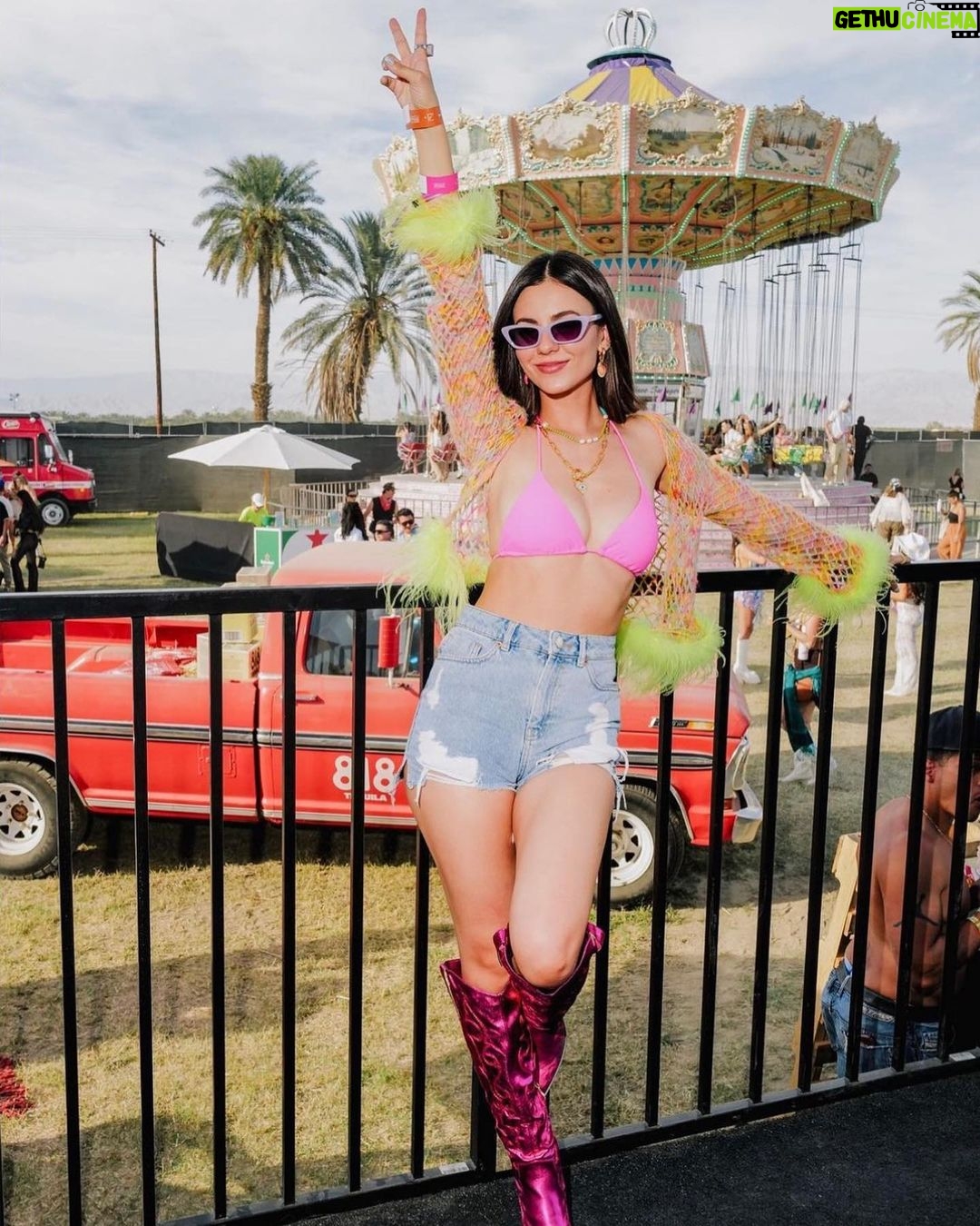 Victoria Justice Instagram - Swipe to the end for the real reason I go to any party 🤭