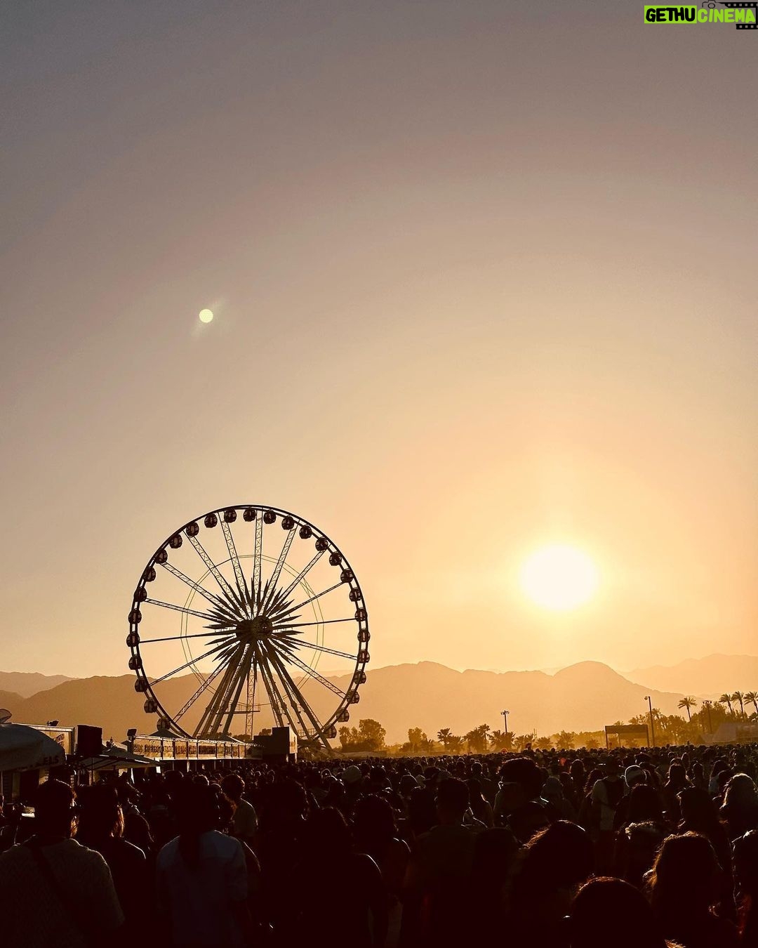 Victoria Justice - 581.8K Likes - Coachella Day 1 recap🌵😜✌🏼🎶
(I know I’m late on this but I was on Indio time babyyyy! more to come♥️)