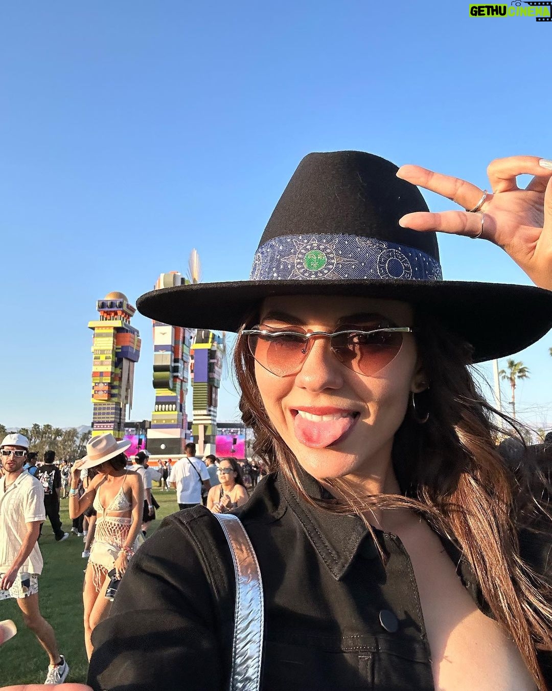 Victoria Justice - 581.8K Likes - Coachella Day 1 recap🌵😜✌🏼🎶
(I know I’m late on this but I was on Indio time babyyyy! more to come♥️)