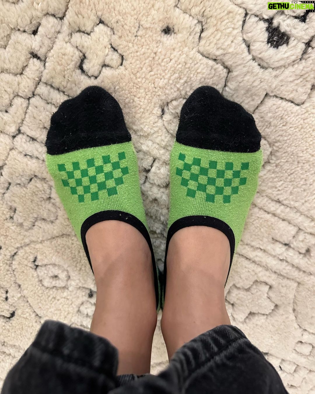 Victoria Justice - 517.6K Likes - Un-pinchable!! From head to toe ;)
Happy belated St. Paddy’s day from this 1/2 Irish gal 🤪☘️💚