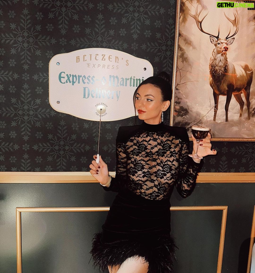 Victoria Justice Instagram - I 🖤 the holidays! Wow, @macfarlaneseth , you sure do know how to throw a party. From a full live orchestra, to falling snow… was truly one for the books 🎄