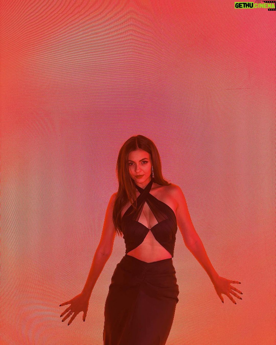Victoria Justice Instagram - A little late on this, but thank you for a wonderful evening @omega 🖤. Missin’ the big 🍎 already!! NYC