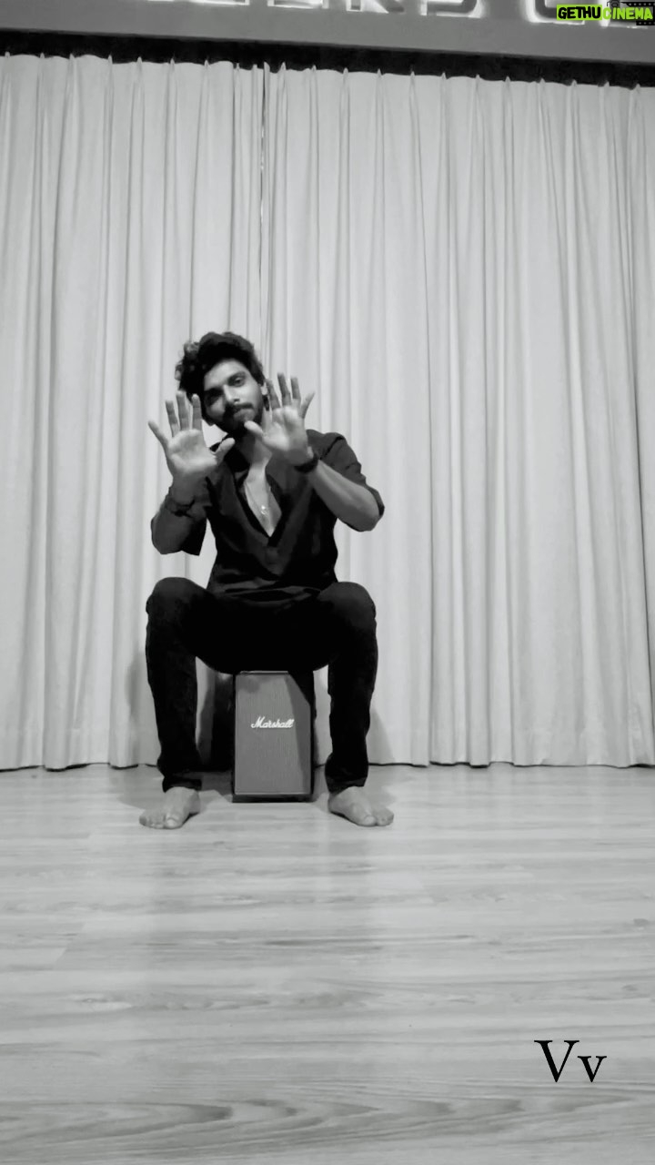 Vijay Varma - 86.6K Likes - Venmathiye 🖤🤍 @actormaddy @gauthamvasudevmenon
#idancemyway
.
📸 @visveshsg
@tdc.thedancersclub