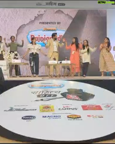 Vikrant Massey Instagram - He’s got the moves. @vikrantmassey regales the #SahityaOTT stage with his dance moves. Vikrant says he was an instructor with the @shiamakofficial troupe in his younger days. Has been receiving rave review for his portrayal of police officer Manoj Kumar Sharma in the movie 12th fail. Clearly, there’s a fun, light on his feet side to his personality that’s waiting for a chance to explode on the big screen.