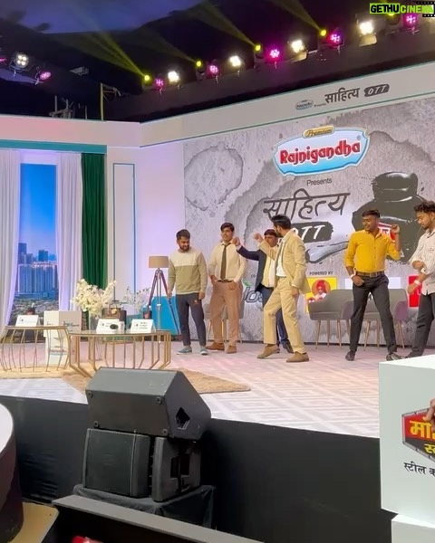Vikrant Massey Instagram - He’s got the moves. @vikrantmassey regales the #SahityaOTT stage with his dance moves. Vikrant says he was an instructor with the @shiamakofficial troupe in his younger days. Has been receiving rave review for his portrayal of police officer Manoj Kumar Sharma in the movie 12th fail. Clearly, there’s a fun, light on his feet side to his personality that’s waiting for a chance to explode on the big screen.