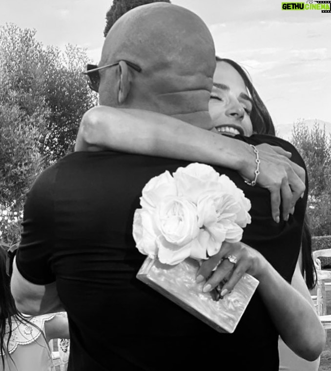 Vin Diesel - 0.9 Million Likes - Proud of you Sis… when you are happy, I am happy.
#Family
@jordanabrewster