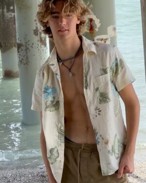 Vincent Michael Webb Instagram - American Eagle Photoshoot in Myrtle Beach ( and behind the scenes) 
Photographer @perfectshotpro 
📸 
#americaneagle #ae #atlantaphotographer #fashionphotographer #teenmodel #blondeboy #15 #teenactor #beachboy #blondemodel #fashionboy #myrtlebeach #vincentwebb #vincentcancun