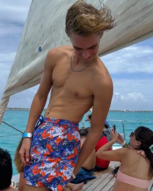 Vincent Michael Webb Instagram - Fun catamaran tour from Cancún to Isla Mujeres!
☀️ 
#catamaran #boatlife #cancun #cancunlife #teenboy #16yearsold #teenactor #vivamexico #islamujeres #vivalavida #vincentwebb #vincentcancun 
@vincentwebb.official