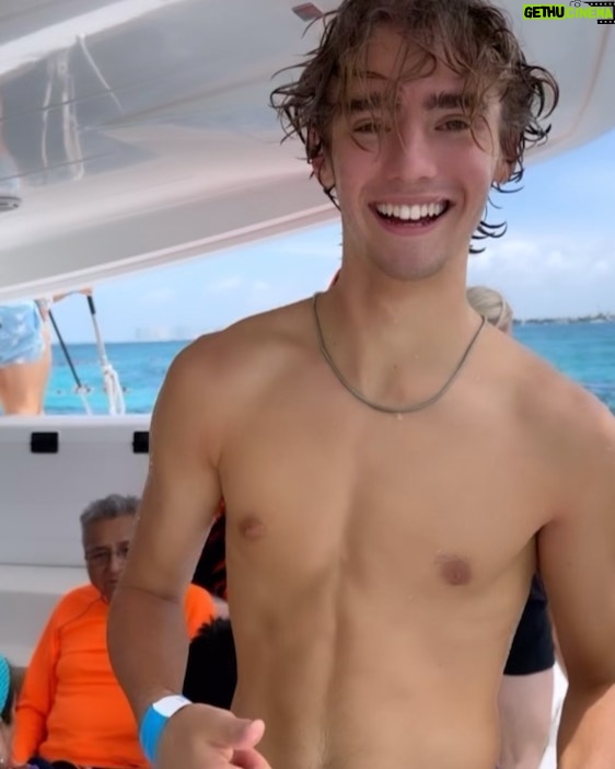 Vincent Michael Webb - 3.3K Likes - Fun catamaran tour from Cancún to Isla Mujeres!
☀️
#catamaran #boatlife #cancun #cancunlife #teenboy #16yearsold #teenactor #vivamexico #islamujeres #vivalavida #vincentwebb #vincentcancun
@vincentwebb.official