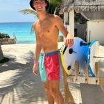 Vincent Michael Webb Instagram – Surf lessons 🏄‍♂️ @goodvibessurfschoolcancun 
🏄‍♂️ 
Follow my other account @vincentwebb.official !!
🌊 
#surfcancun #surflessons #cancunlife #beachboy #vincentcancun Cancún México