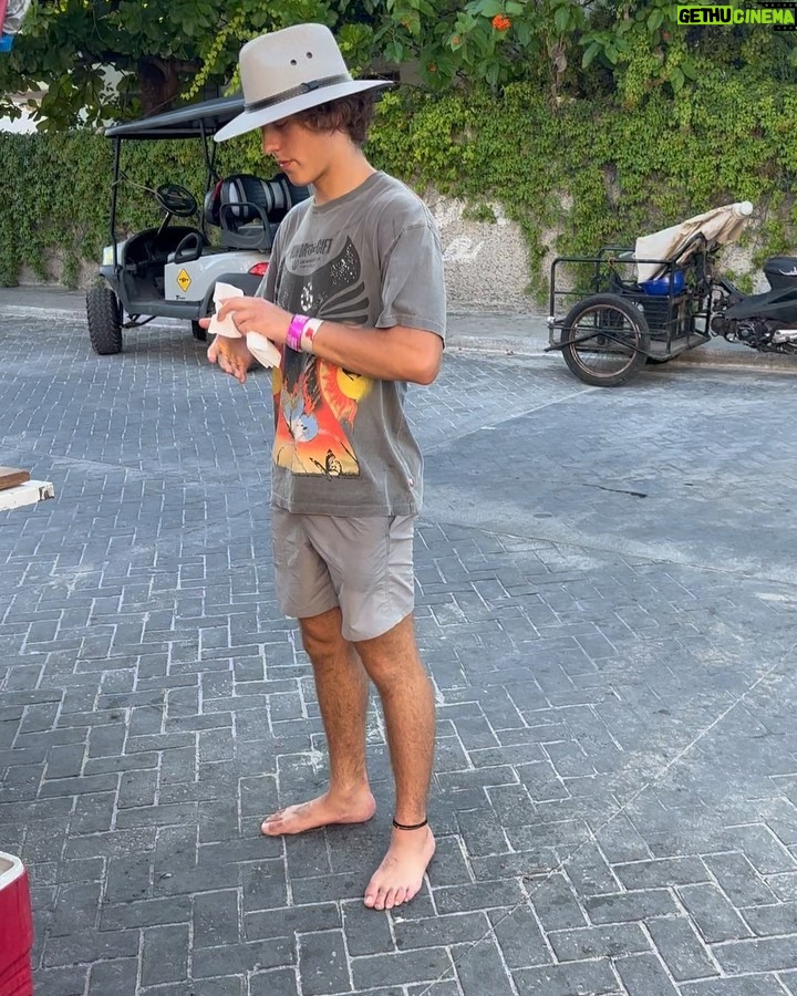 Vincent Michael Webb - 2.1K Likes - A day on isla Mujeres with friends🏝️
#islandvibes #islamujeres #cancunlife #beachboy #teenactor #vivalavida #playanorte #vincentcancun