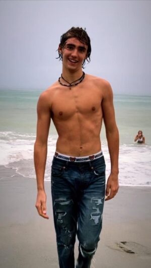 Vincent Michael Webb Instagram - Rain 🌧️ 
Beach 🌊 
Fun 🤩 
Check out my BRAND ARMY Link above in BIO 👆 
*
Fun content and lots of behind the scenes videos and photos from my adventures and photo shoots!
*
#brandarmy #rainydays #beachboy #beachbum #blondeboy #beachbody #teenactor #teenmodel #myrtlebeach #vincentwebb #vincentcancun