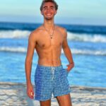 Vincent Michael Webb Instagram – @vincentwebb.official 

🌊 ☀️ 
#beachin #beachboy #cancunbeach #cancunlife #brandarmy #teenactor #teenmodel #vincentcancun #vincentwebb Cancún México