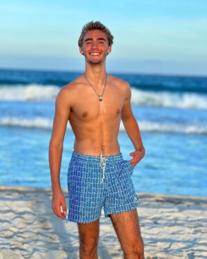 Vincent Michael Webb Instagram - @vincentwebb.official 

🌊 ☀️ 
#beachin #beachboy #cancunbeach #cancunlife #brandarmy #teenactor #teenmodel #vincentcancun #vincentwebb
