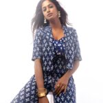 Vinusha Devi Instagram - Hey You ! 🧿 Team @indu_ig @yaradesigners @anupamasindhia @livingin24fps @vishaa_hairandmakeup @adorebypriyanka #easybrezeey #indigo #vinushadevi #photoshoot
