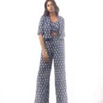 Vinusha Devi Instagram - Hey You ! 🧿 Team @indu_ig @yaradesigners @anupamasindhia @livingin24fps @vishaa_hairandmakeup @adorebypriyanka #easybrezeey #indigo #vinushadevi #photoshoot