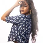 Vinusha Devi Instagram - Tried something new 🧿 Team @indu_ig @yaradesigners @anupamasindhia @livingin24fps @vishaa_hairandmakeup @adorebypriyanka #easybrezeey #indigo #vinushadevi #photoshoot