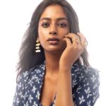 Vinusha Devi Instagram - Tried something new 🧿 Team @indu_ig @yaradesigners @anupamasindhia @livingin24fps @vishaa_hairandmakeup @adorebypriyanka #easybrezeey #indigo #vinushadevi #photoshoot