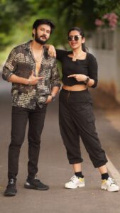 Vishnu Instagram - வாடா நீ போடுடா அட scene'ah போடுடா உன் feel'u காண்டெல்லாம் தூர போடுடா @vishnuvijay_offl 🩵🧿 We see the real you, and that's what matters most. No negativity or haters can dull the light of your good soul 🌟 . . . . #soundariyananjundan #vishnuvijay #friendship
