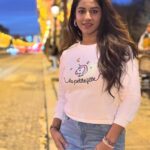 Vishnupriyaa bhimeneni Instagram – Merci France …. For a magical evening 🫶🌈⭐️💖❤️‍🔥🌈🌇🎄🎄🪔🪔🍬🍭🦄💫🌟🌟🥳🥳🤩🤩🤘

#vishnupriyaabhimeneni #traveling #withlove #blessed #france #magical #evening #dreamcometrue France-Paris