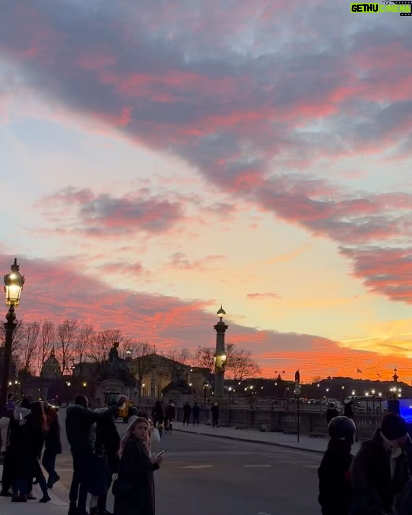 Vishnupriyaa bhimeneni Instagram - Merci France …. For a magical evening 🫶🌈⭐💖❤‍🔥🌈🌇🎄🎄🪔🪔🍬🍭🦄💫🌟🌟🥳🥳🤩🤩🤘 #vishnupriyaabhimeneni #traveling #withlove #blessed #france #magical #evening #dreamcometrue France-Paris