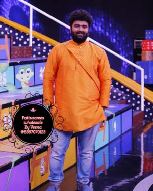 Vishwa Raghu Instagram - For #bhaleychanceley #starmaa  @pattusareeswholesale 😍😍😍thanqqq 😊😊😍😍