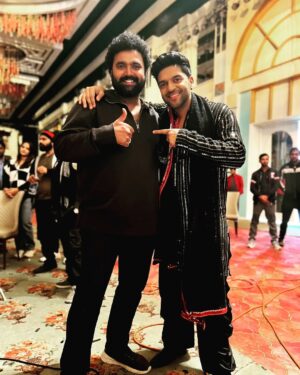 Vishwa Raghu Instagram - Loved working with u for SUPER HIT SONG DARLINGGGG @gururandhawa ❤️❤️❤️🤗🤗🤗
